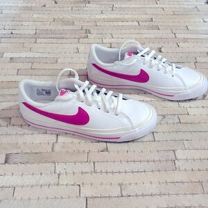 Nike Court Legacy
Big Kids' Shoes